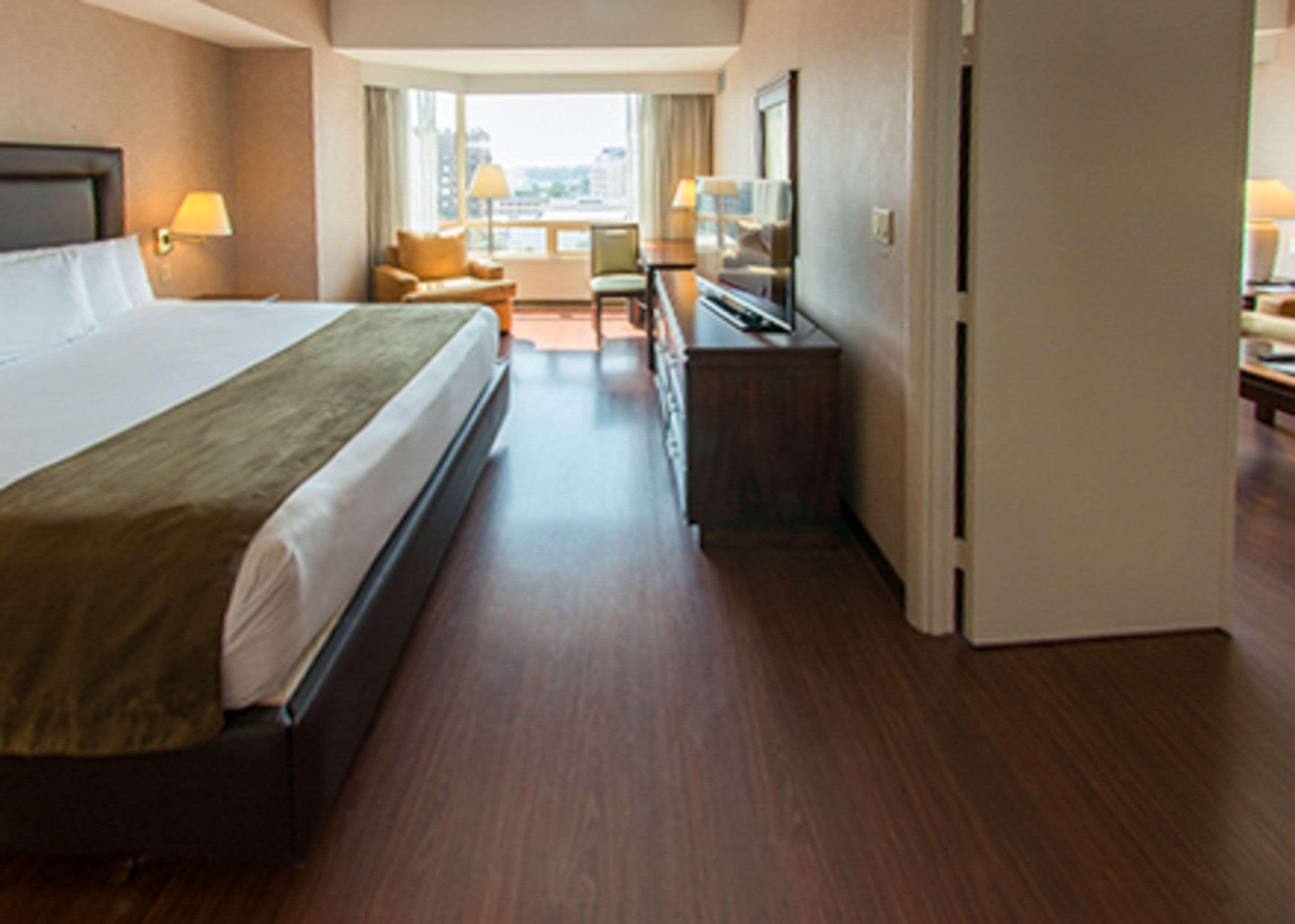 Clarion Suites Guatemala City Exterior foto A room at the hotel