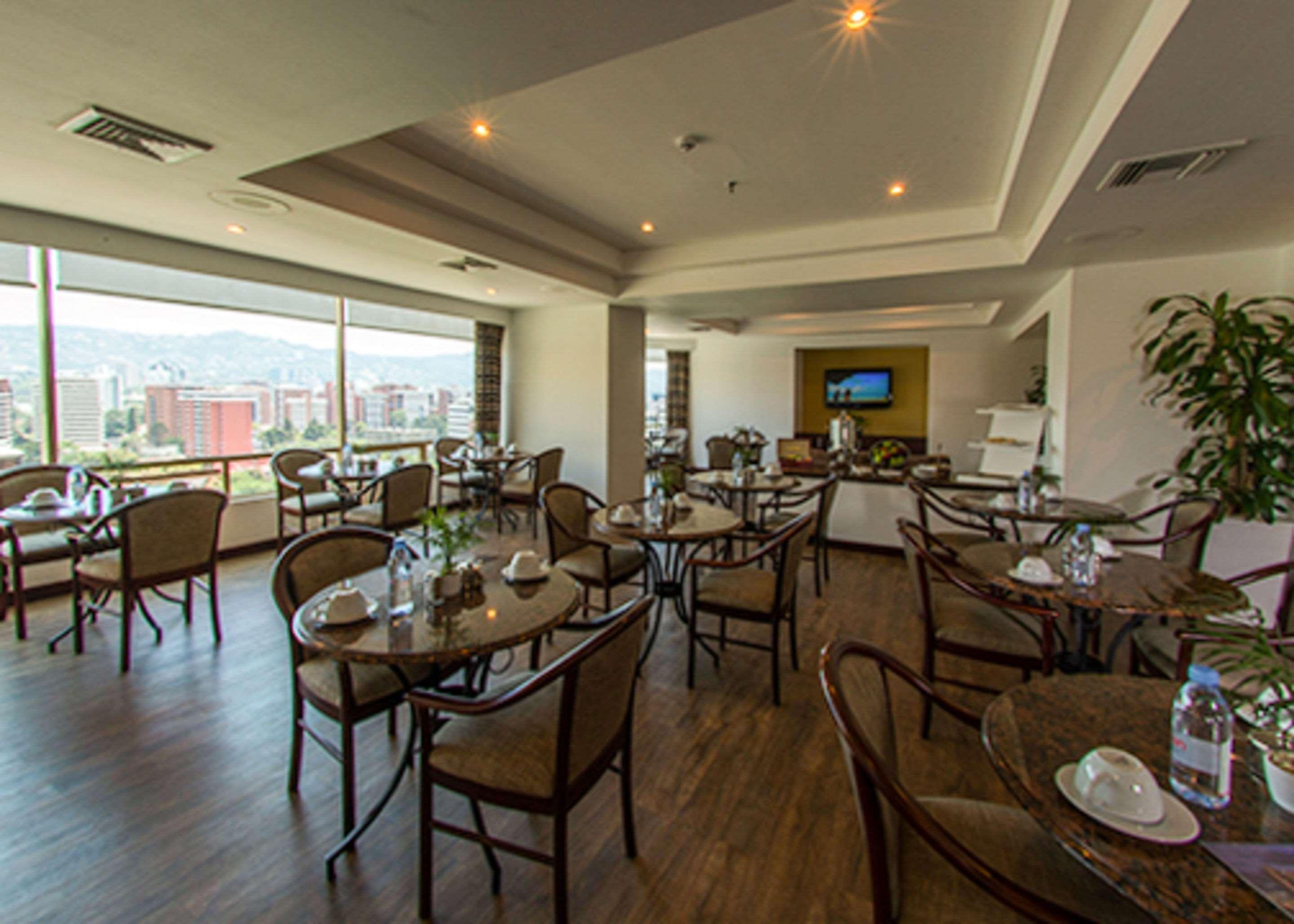 Clarion Suites Guatemala City Exterior foto Restaurant
