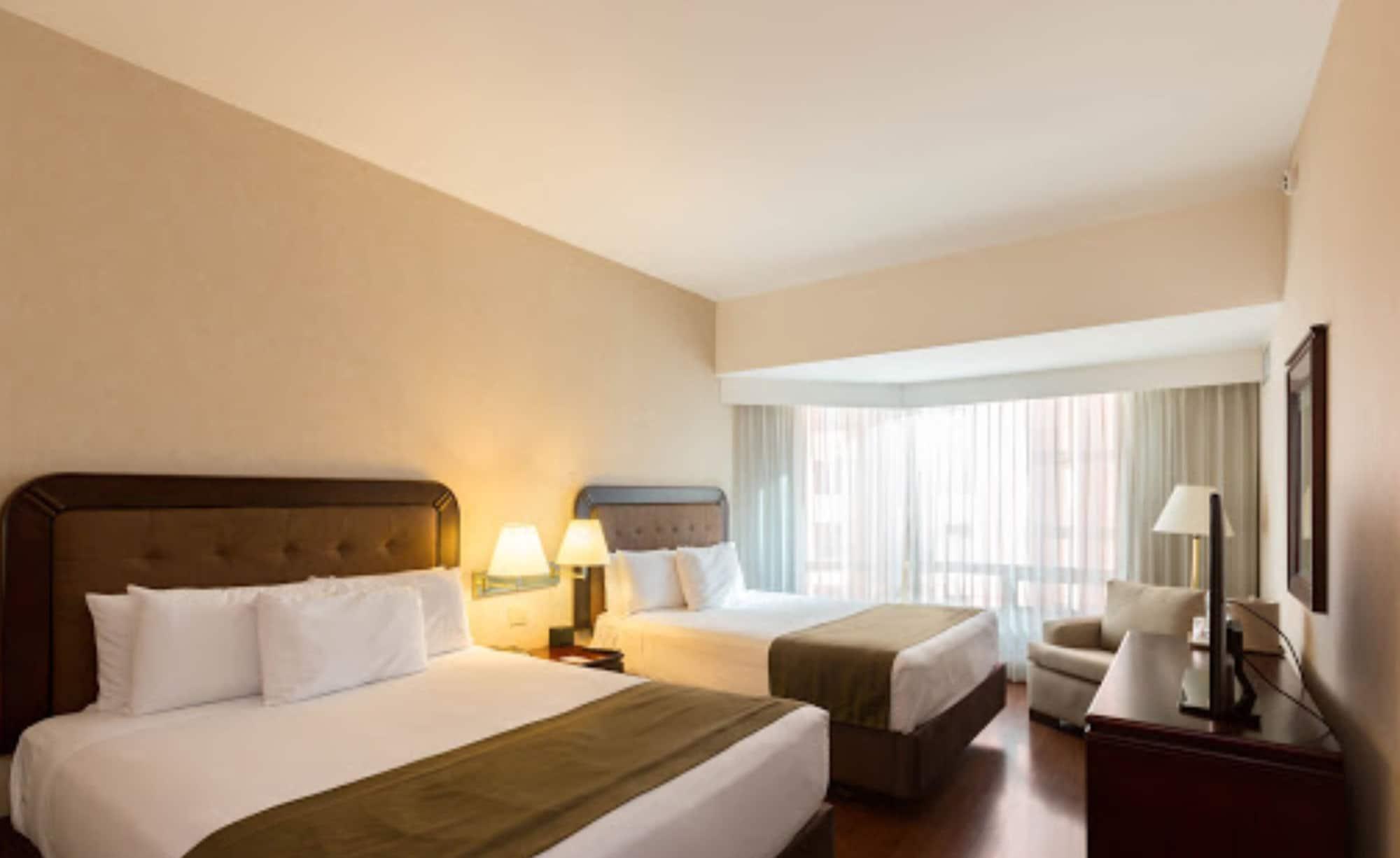 Clarion Suites Guatemala City Exterior foto A room at the hotel