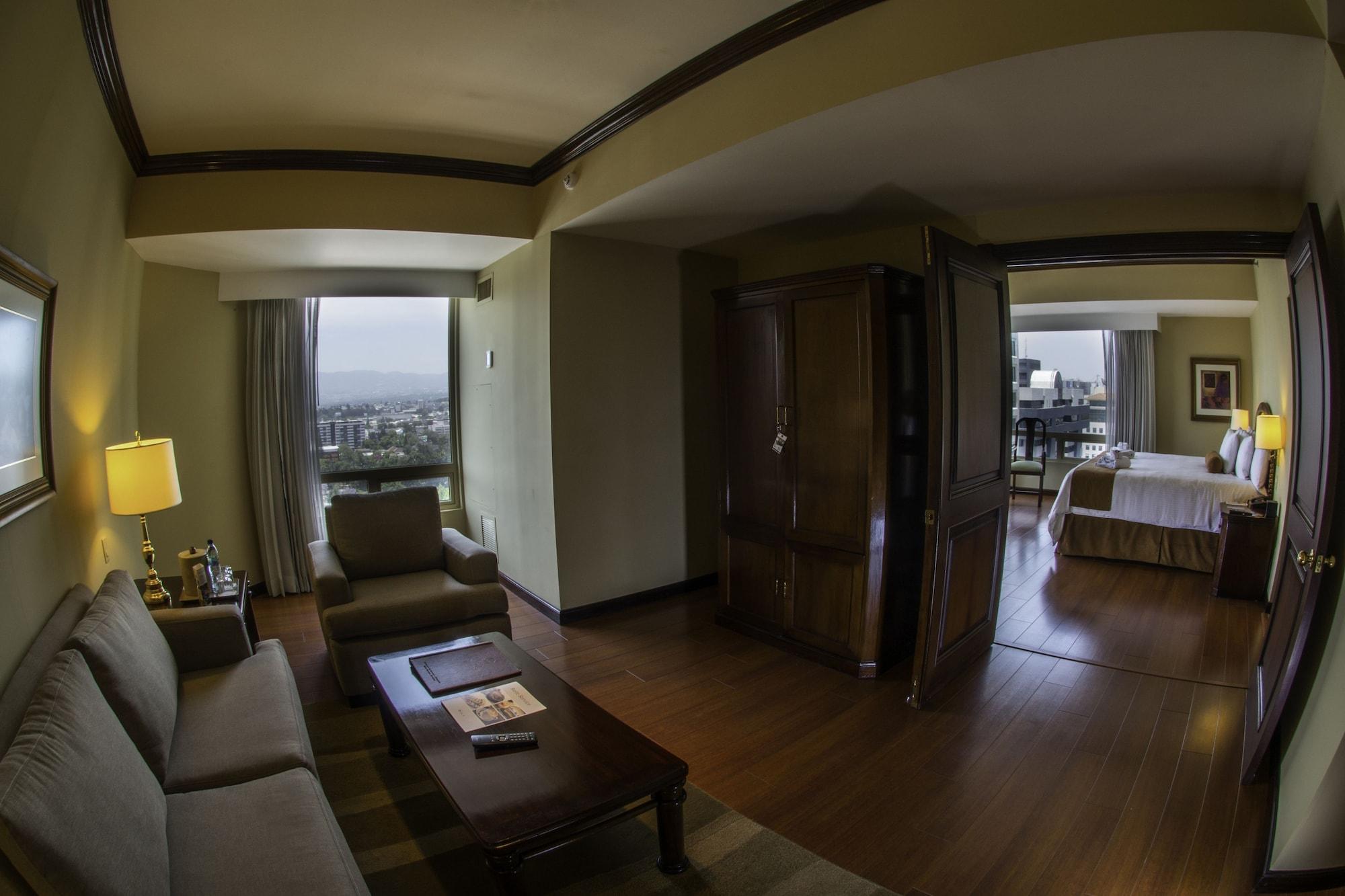 Clarion Suites Guatemala City Exterior foto A suite at the hotel