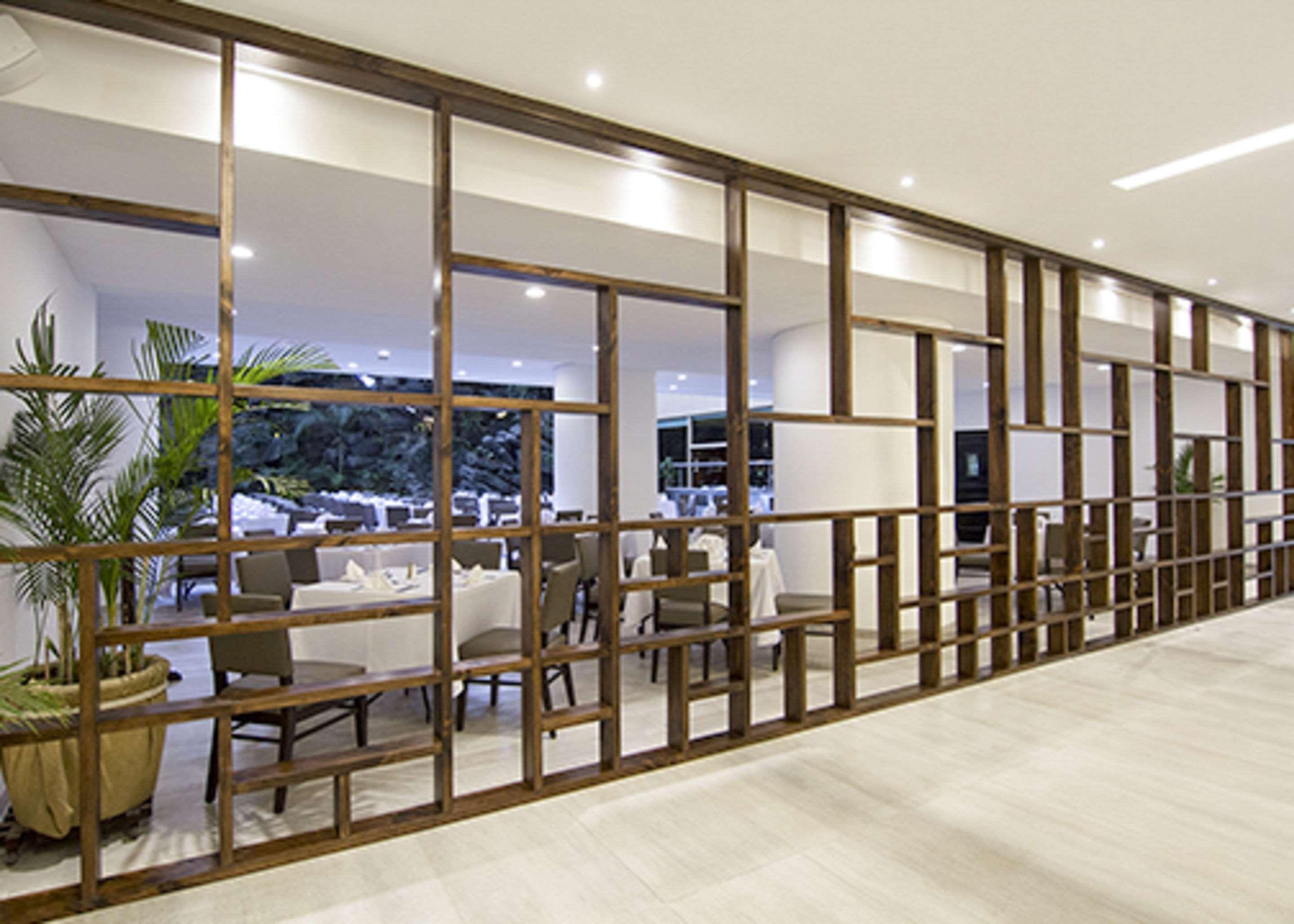 Clarion Suites Guatemala City Exterior foto Interior of the hotel