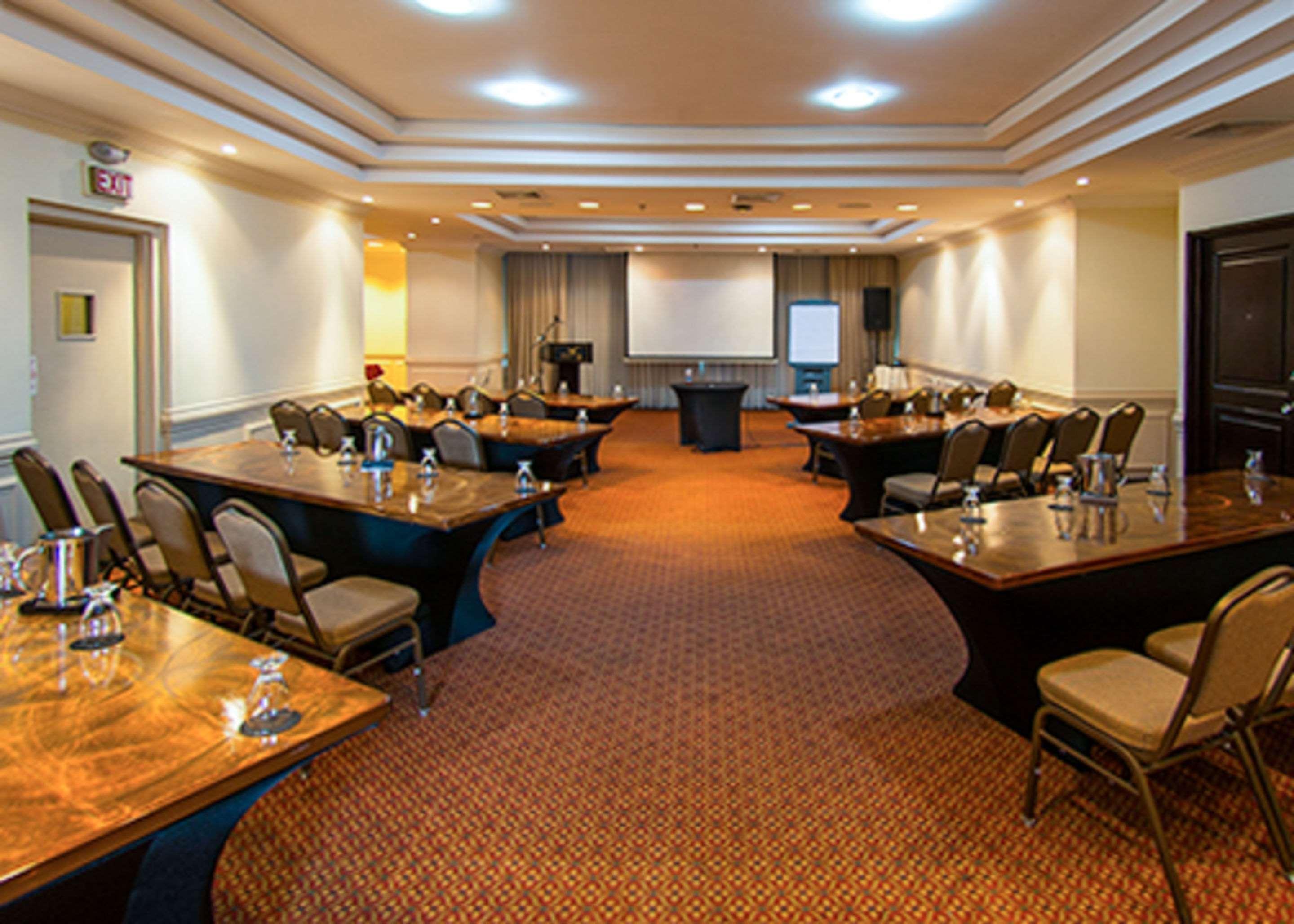 Clarion Suites Guatemala City Exterior foto Meeting room