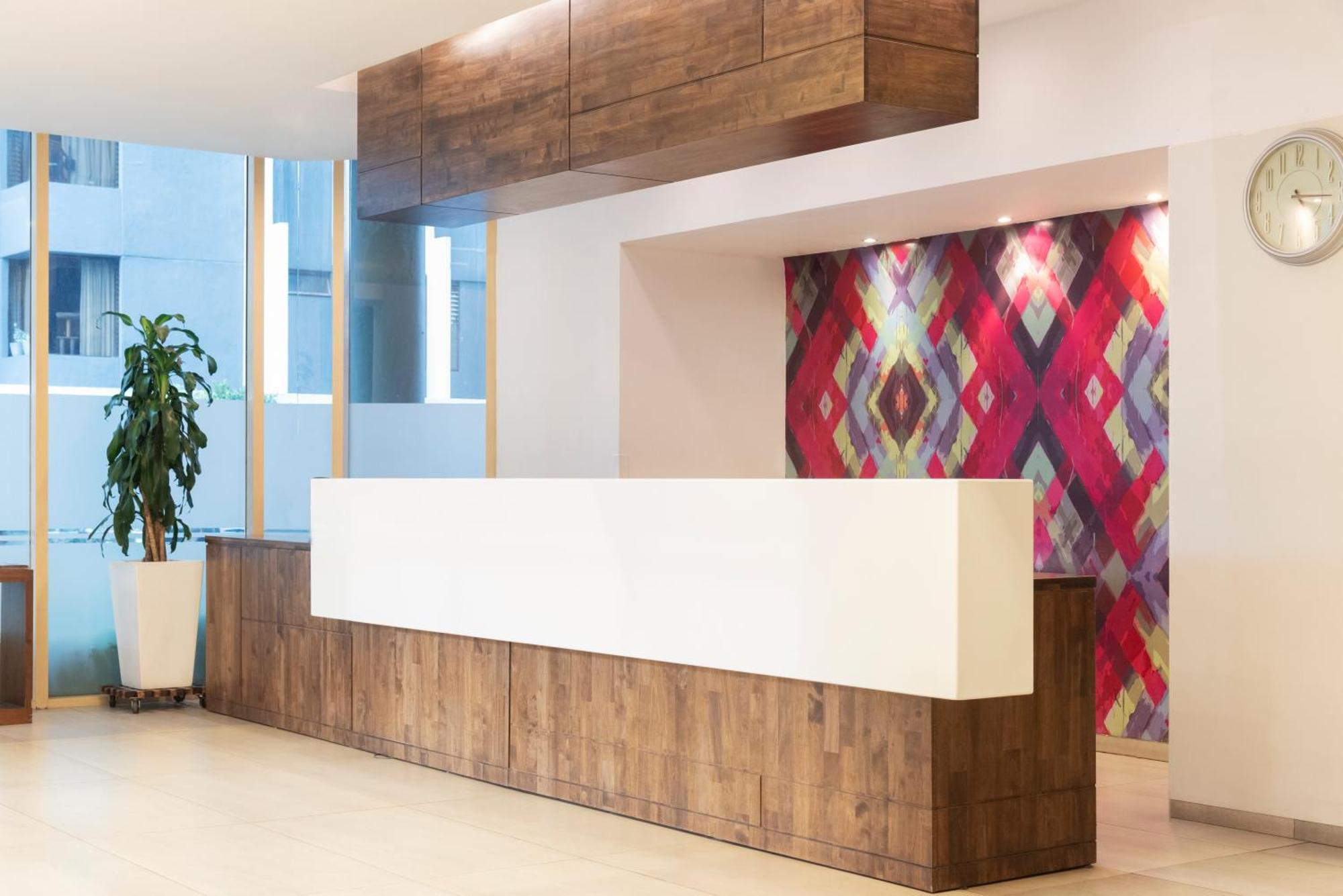 Clarion Suites Guatemala City Exterior foto Reception desk