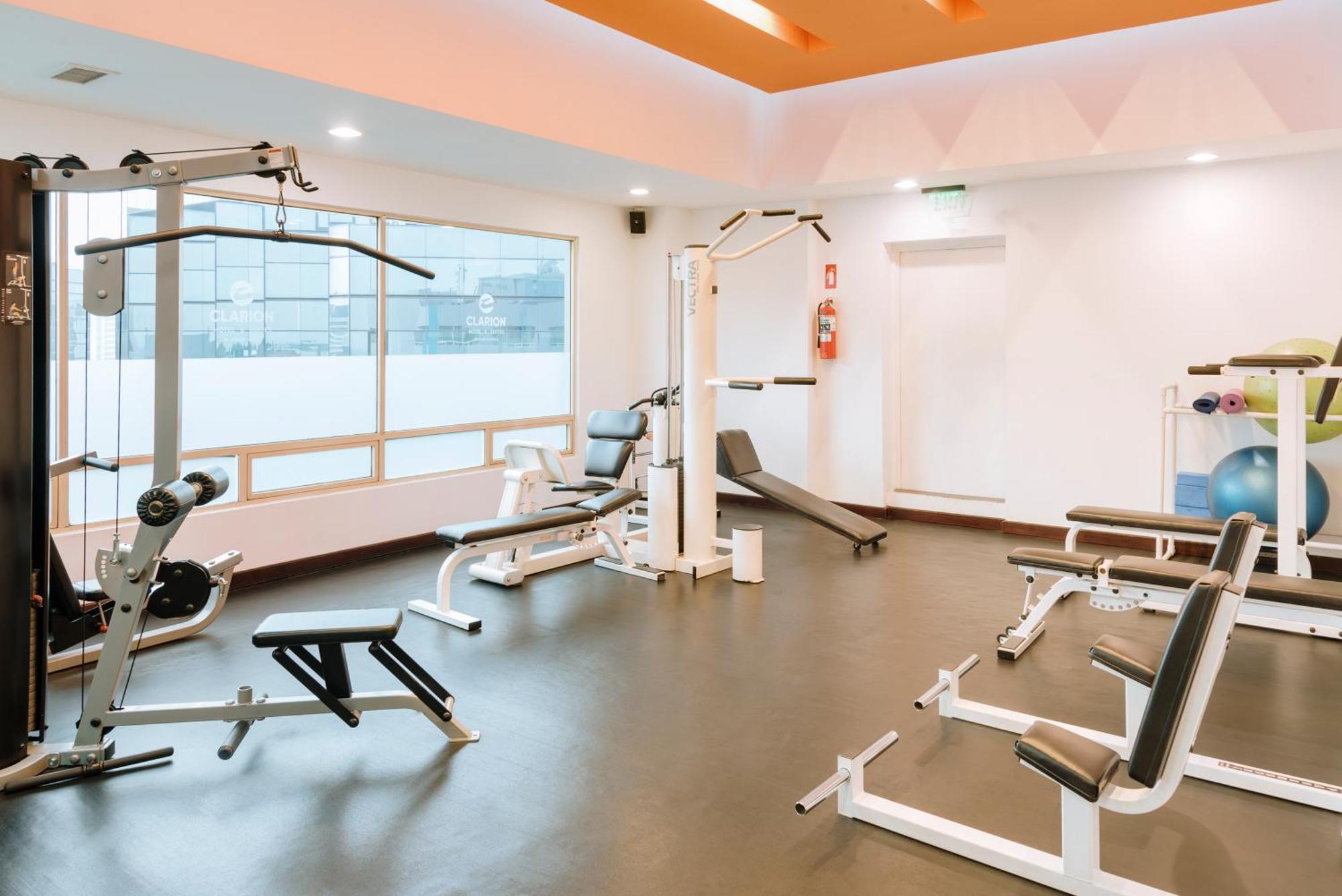Clarion Suites Guatemala City Exterior foto A typical gym