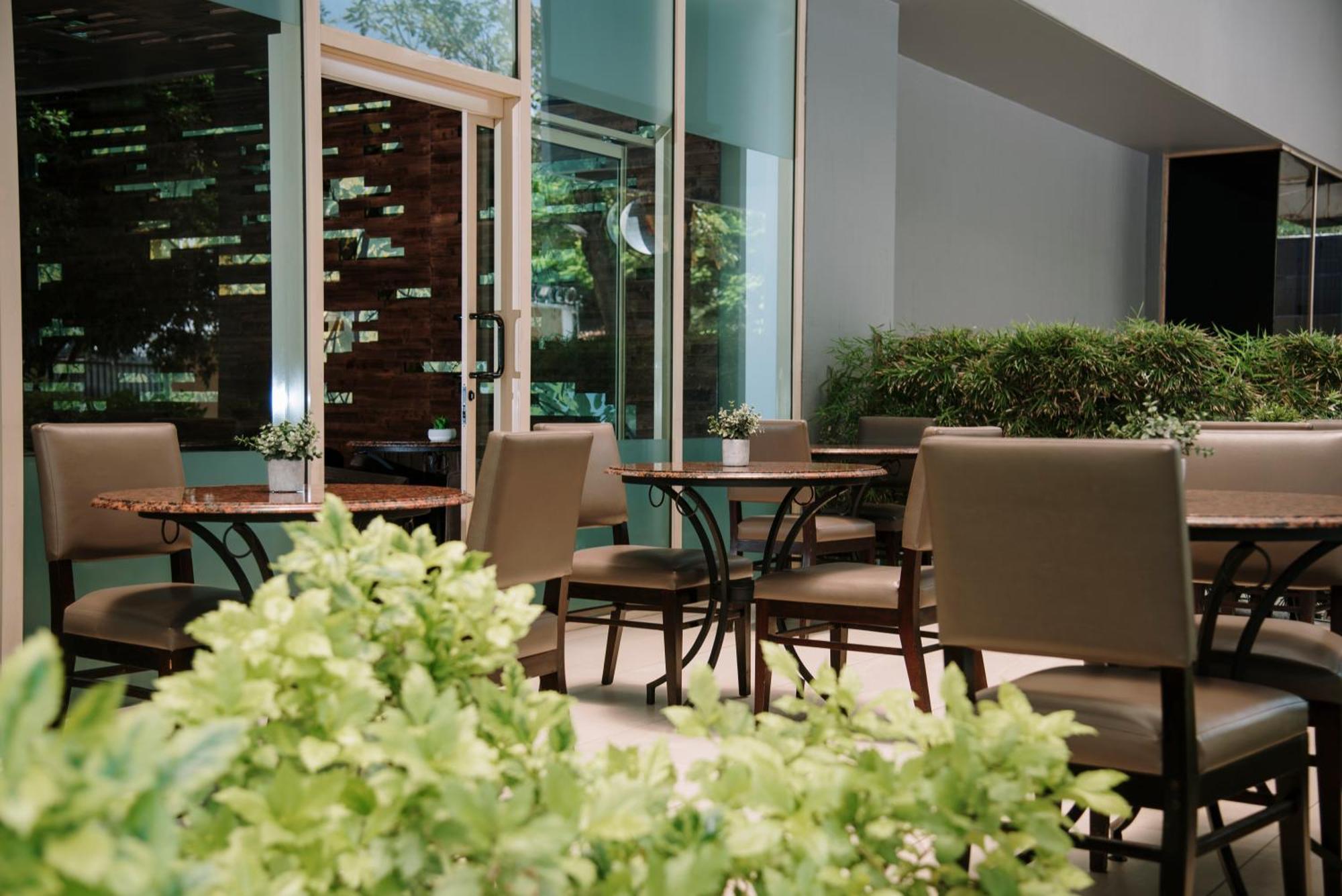 Clarion Suites Guatemala City Exterior foto The interior of the hotel