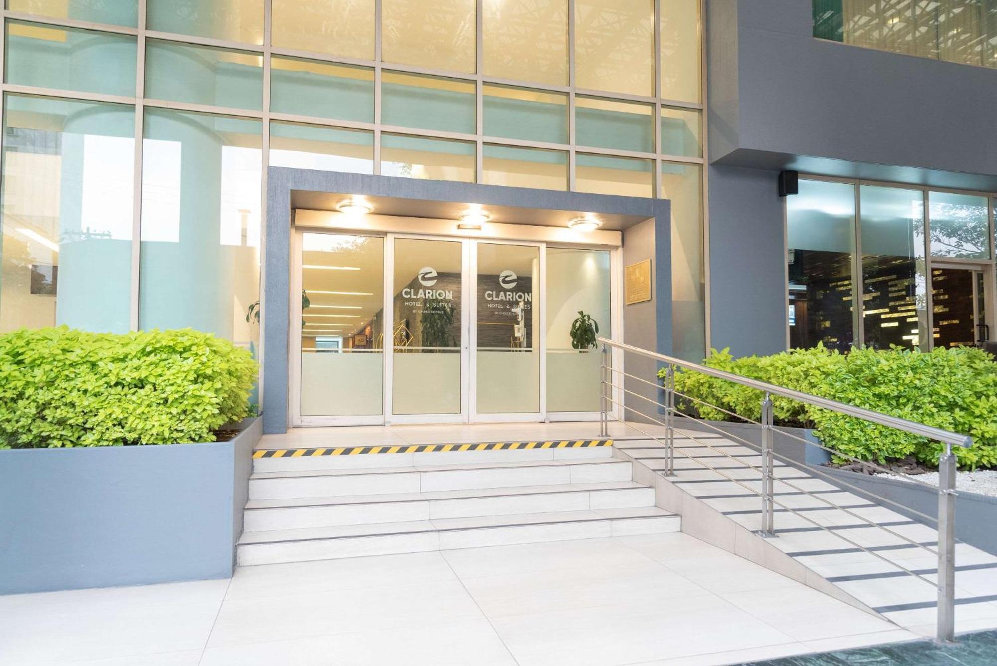 Clarion Suites Guatemala City Exterior foto Entrance of the building