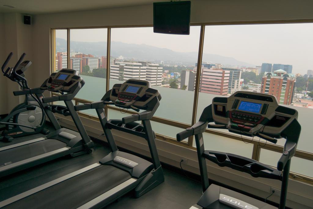 Clarion Suites Guatemala City Exterior foto Treadmills in a gym