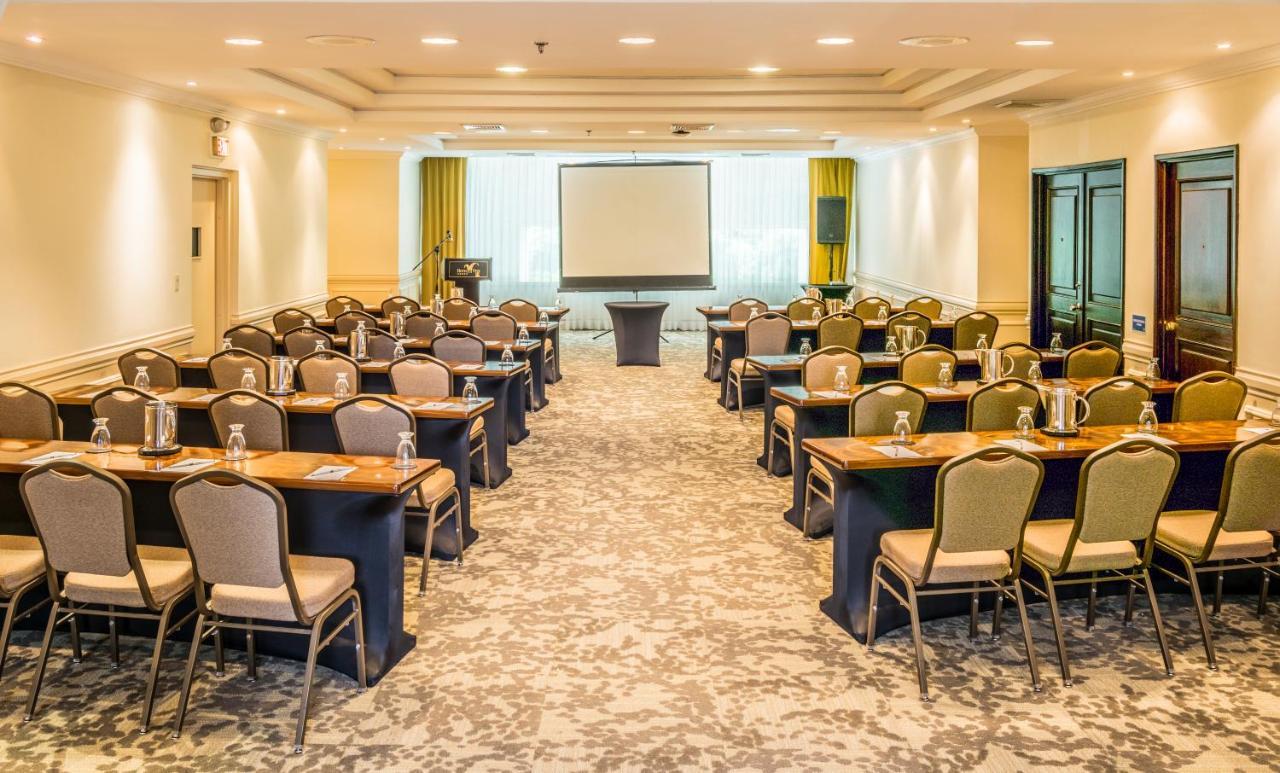 Clarion Suites Guatemala City Exterior foto Meeting room